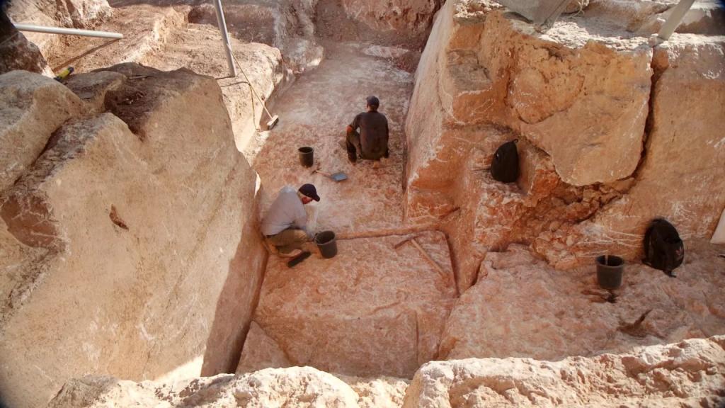 The building stones carved reached an enormous length of about 8 feet, a width of nearly 4 feet, and a thickness of about 1 foot.