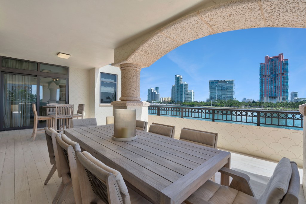 This condo comes with stunning views