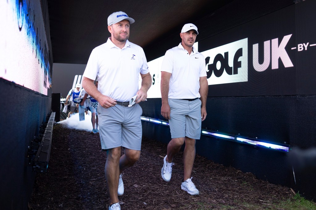 Graeme McDowell (l.) and Smash GC captain Brooks Koepka (r.) during a LIV Golf event in England on July 26, 2024.