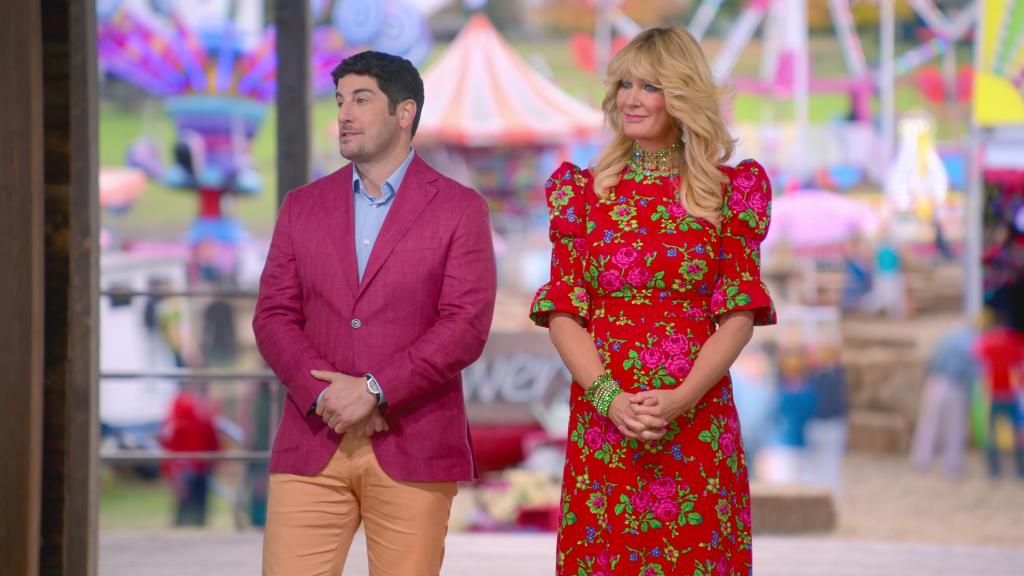 Jason Biggs standing next to Sandra Lee. 