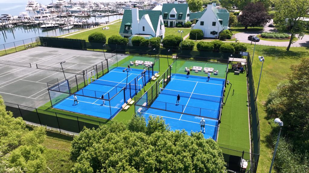 People playing tennis at the Montauk Yacht Club Prive Padel during the US Open, photo by Luis Velez