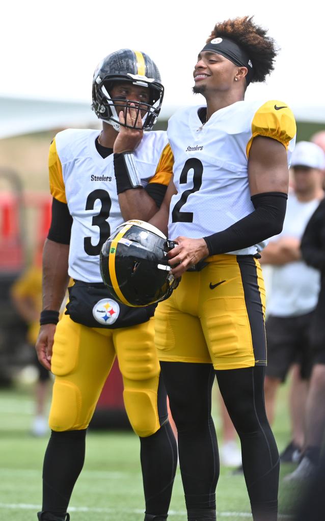 Russell Wilson (3) and fellow Steelers quarterback Justin Fields (2).