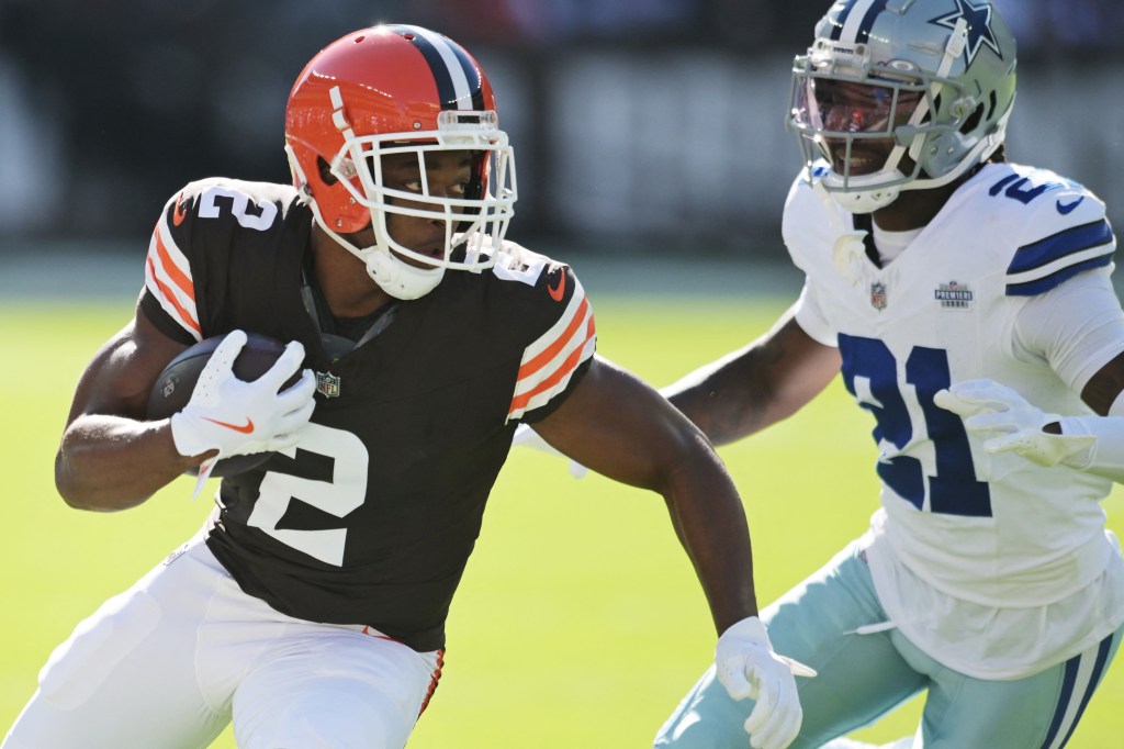 Browns wide receiver Amari Cooper (2) runs with the ball after a catch