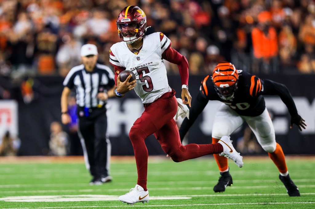 Washington Commanders quarterback Jayden Daniels (5) runs with the ball against the Cincinnati Bengals in the second half at Paycor Stadium.