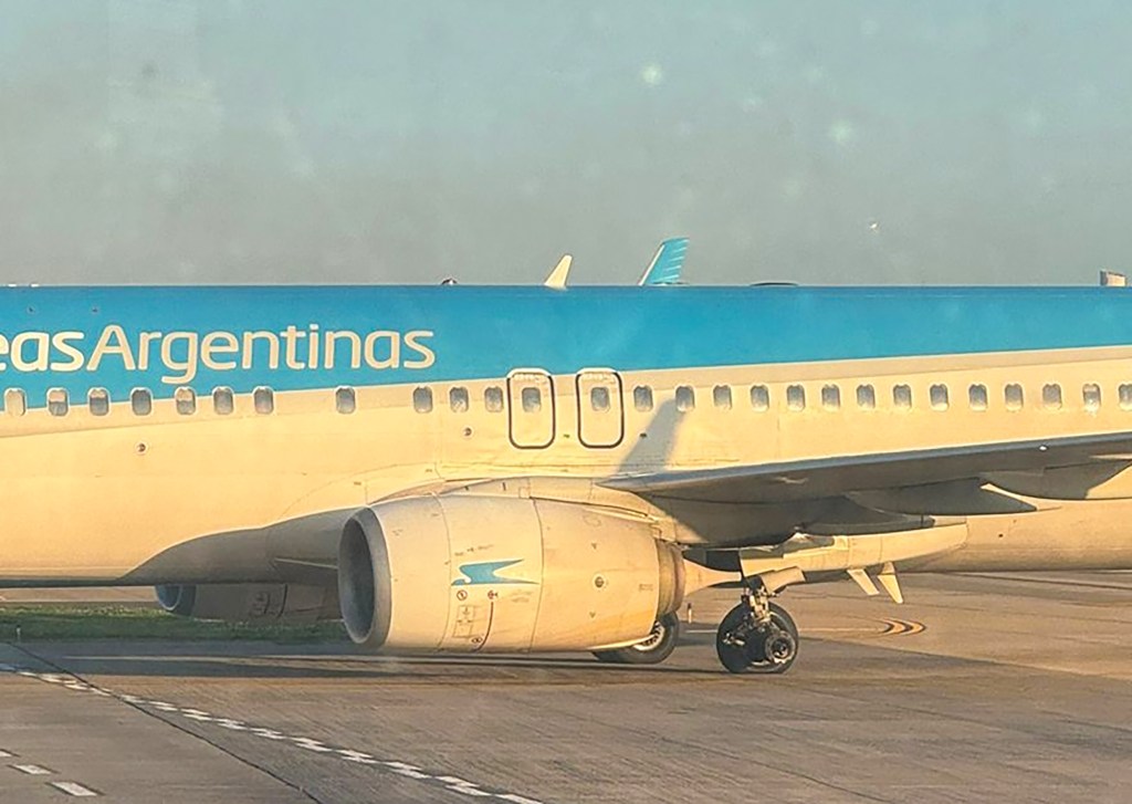 Aerolineas Argentinas plane