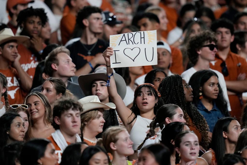 Arch Manning already is receiving the love from Longhorn fans.