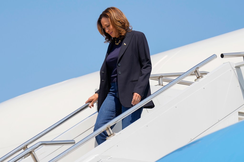  Vice President Kamala Harris arrives in Pittsburgh International Airport, in Coraopolis, Pa., Thursday, Sept. 5, 2024