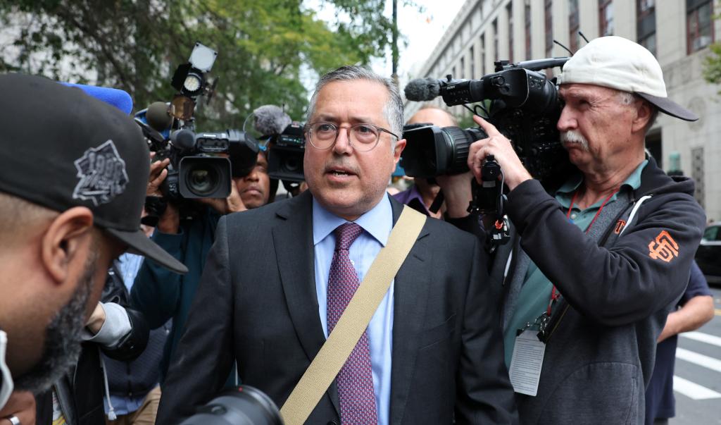 Attorney Marc Agnifilo arriving at United States Court in Manhattan, followed by cameramen and other people, after the arrest of Sean Diddy Combs.