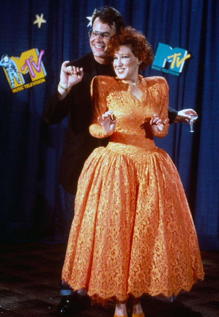 Dany Aykroyd and Bette Midler at the 1984 VMAs.