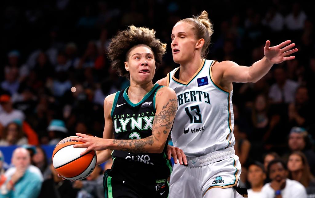 Lynx guard Natisha Hiedeman (2) drives to the basket against New York Liberty forward Leonie Fiebich