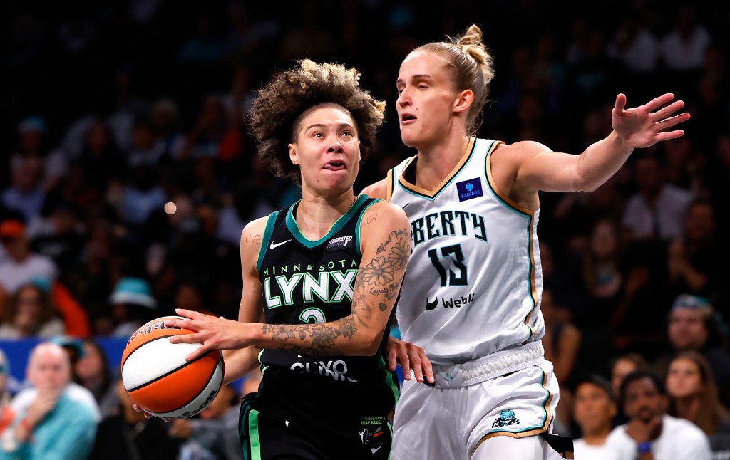 Lynx guard Natisha Hiedeman (2) drives to the basket against New York Liberty forward Leonie Fiebich