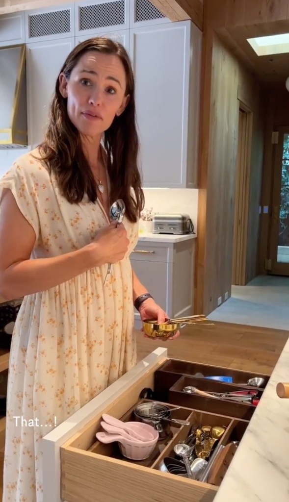 Jennifer Garner cooking