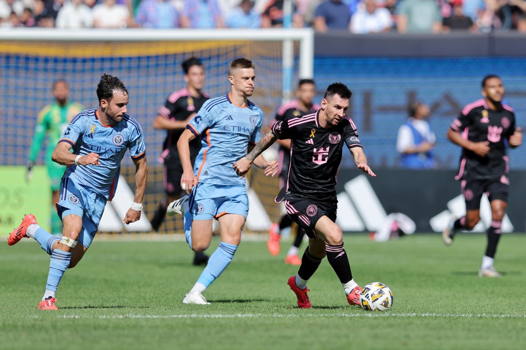  Lionel Messi (10) dribbles the ball against New York City FC during the first half at Yankee Stadium.