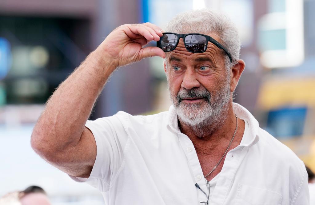 Mel Gibson at Vince Vaughn's Hollywood Walk of Fame ceremony on August 12