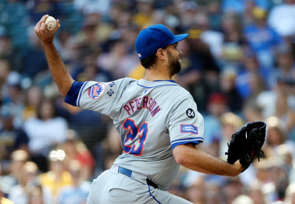 New York Mets pitcher David Peterson throws to the Milwaukee Brewers in the first inning at American Family Field in Milwaukee, WI, USA, Sunday, September 29, 2024. 