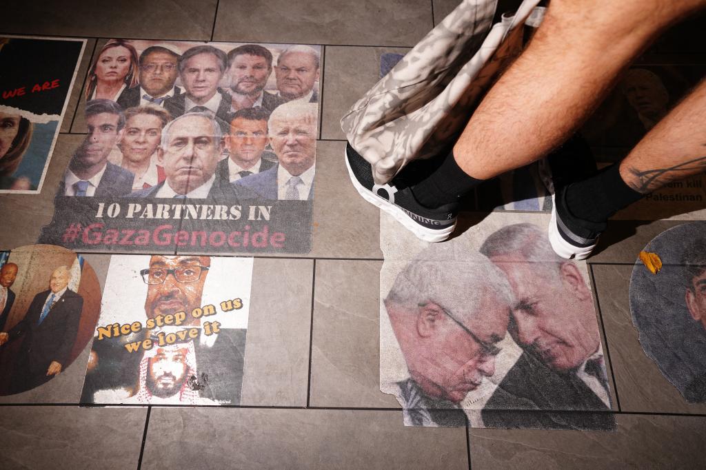 A poster accusing Netanyahu of genocide.