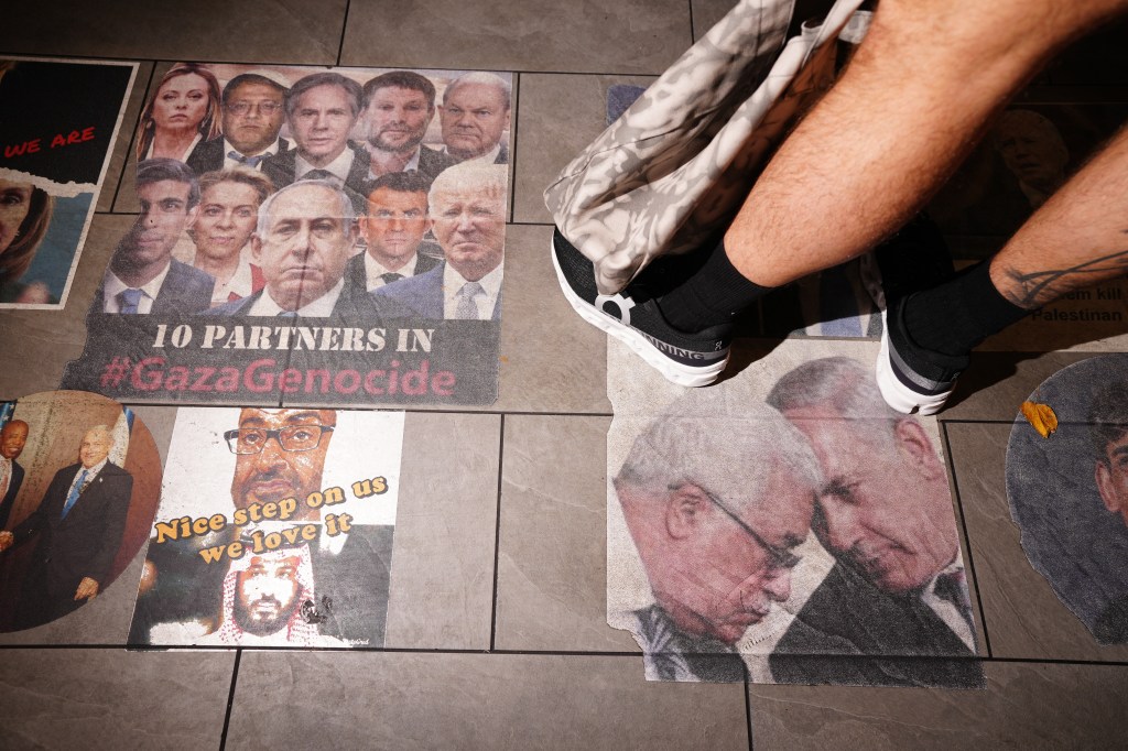 A poster accusing Netanyahu of genocide.