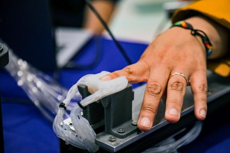 A gripping new piece of medical technology may be able to simulate handholding virtually.