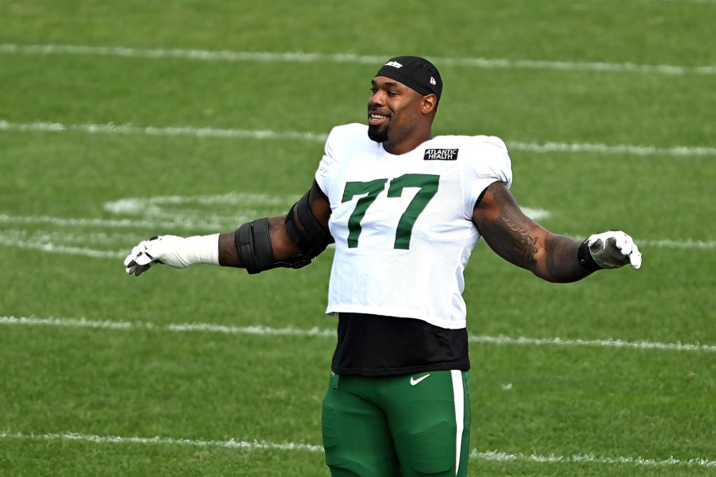 Left tackle Tyron Smith will play a critical role in helping the Jets’ offensive line not only keep Aaron Rodgers upright but also open up holes for Breece Hall.