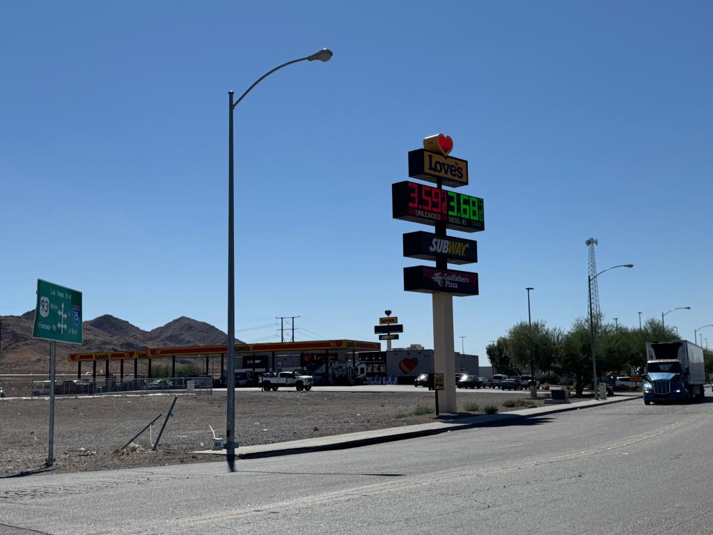 Snarky popup sign a few hundred yards from the bustling Love's Travel Stop along Interstate 15