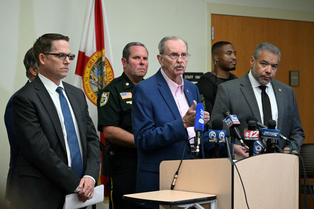 Palm Beach County Sherrif Ric Bradshaw (C) speaks alongside Jeffrey Veltri (L), special agent in charge of the Miami Field Office of the FBI and Rafael Barros, special agent in charge of the US Secret Service's Miami field office, at a press conference