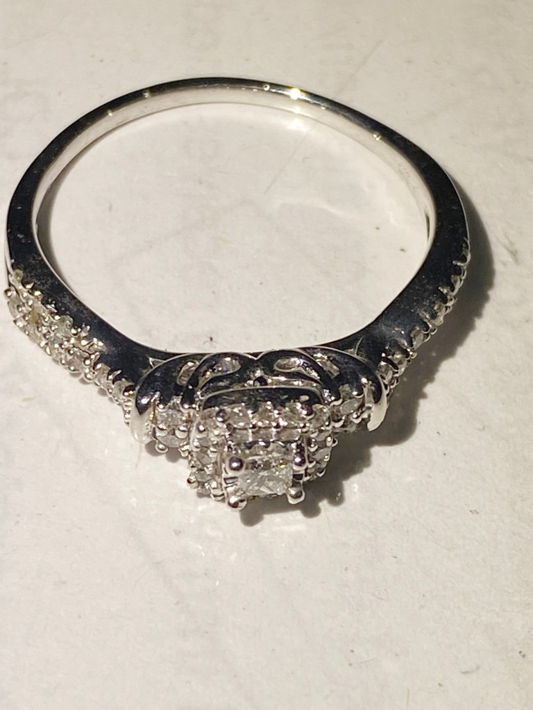 A close-up view of a diamond engagement ring that the groom lost.