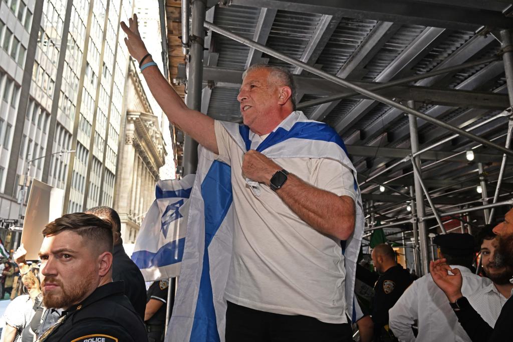 Israeli supporters near the Stock Exchange.