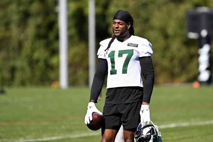 Davante Adams (17) smiles during a Jets practice earlier this week.