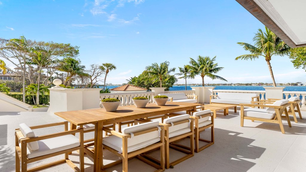 An outdoor al-fresco dining space.