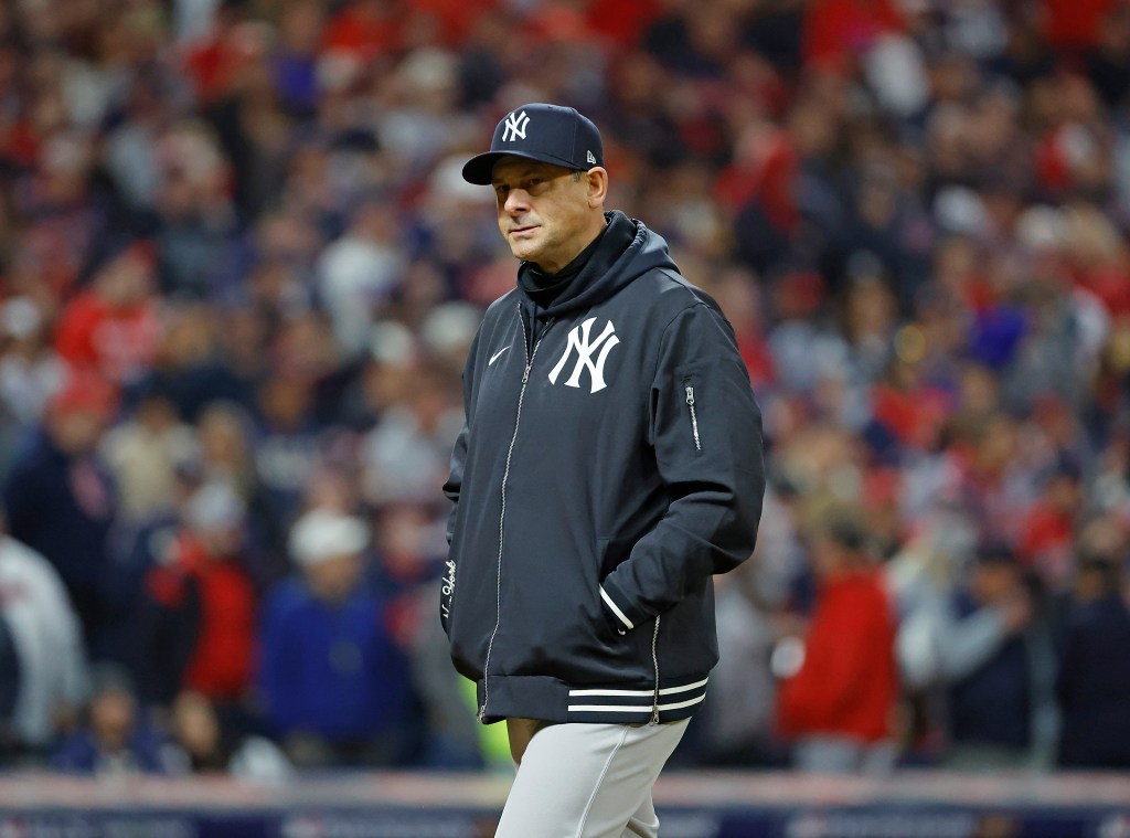 Aaron Boone #17 of the New York Yankees walks back to the dugout 