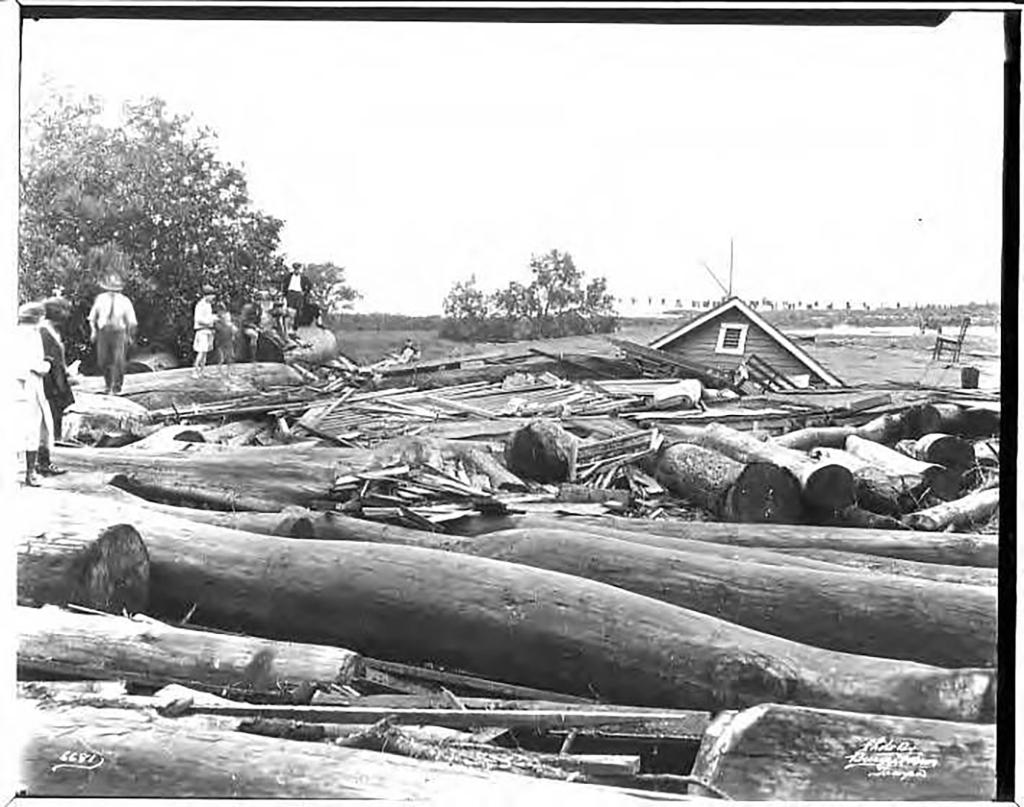 The 1921 Tarpon Springs Hurricane flooded downtown Tampa Bay and left ocean waves breaking through city streets