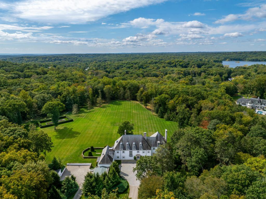 In 1951, heiress Huguette Clark purchased a Connecticut estate as a refuge for friends and family during the Cold War, fearing a potential Russian attack on New York.