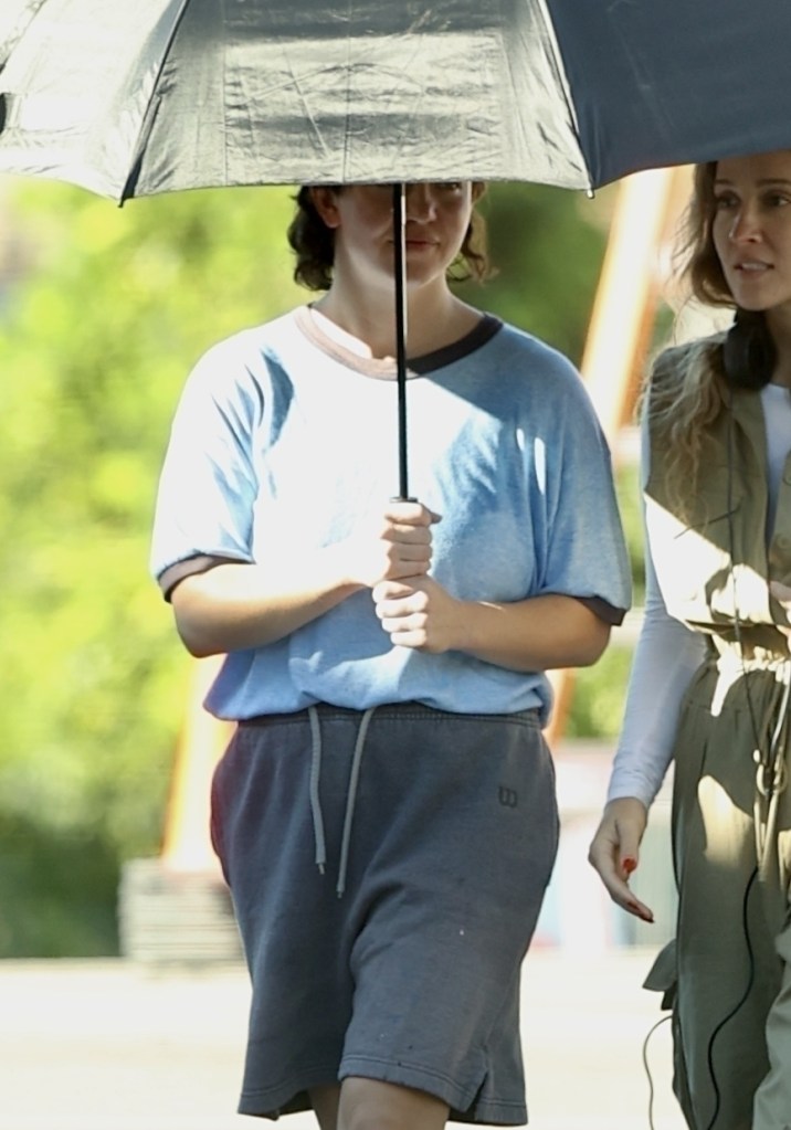 Sydney Sweeney holding an umbrella.