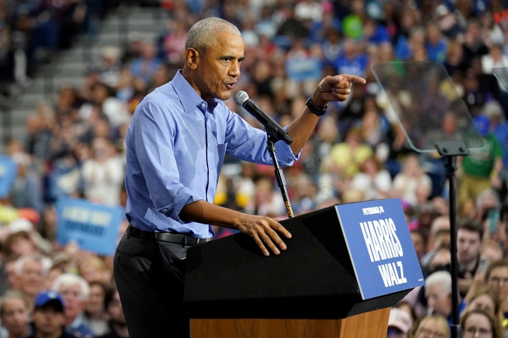 Barack Obama speaking to a crowd in Pittsburgh.