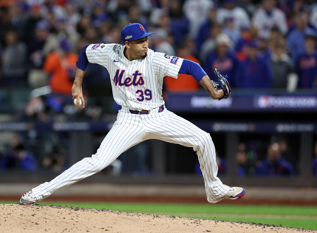 Edwin Diaz of the New York Mets throwing a pitch during Game Five of the National League Championship Series against the Los Angeles Dodgers