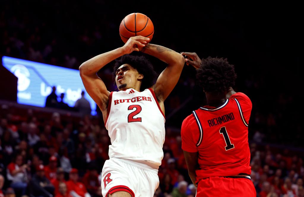 Kadary Richmond (right) defends Rutgers star freshman Dylan Harper during St. John's exhibition win.