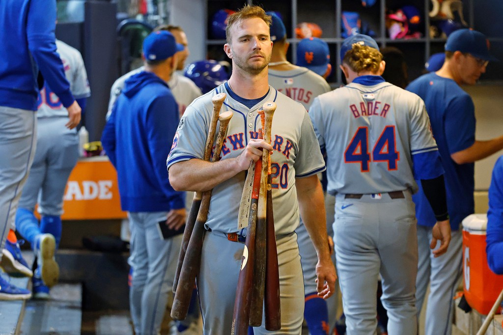 Pete Alonso reacts after the Mets lost to the Brewers on Sept. 28.