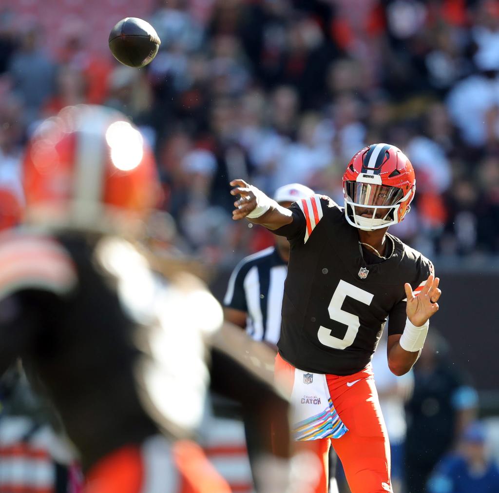 Browns quarterback Jameis Winston (5) attempts a pass