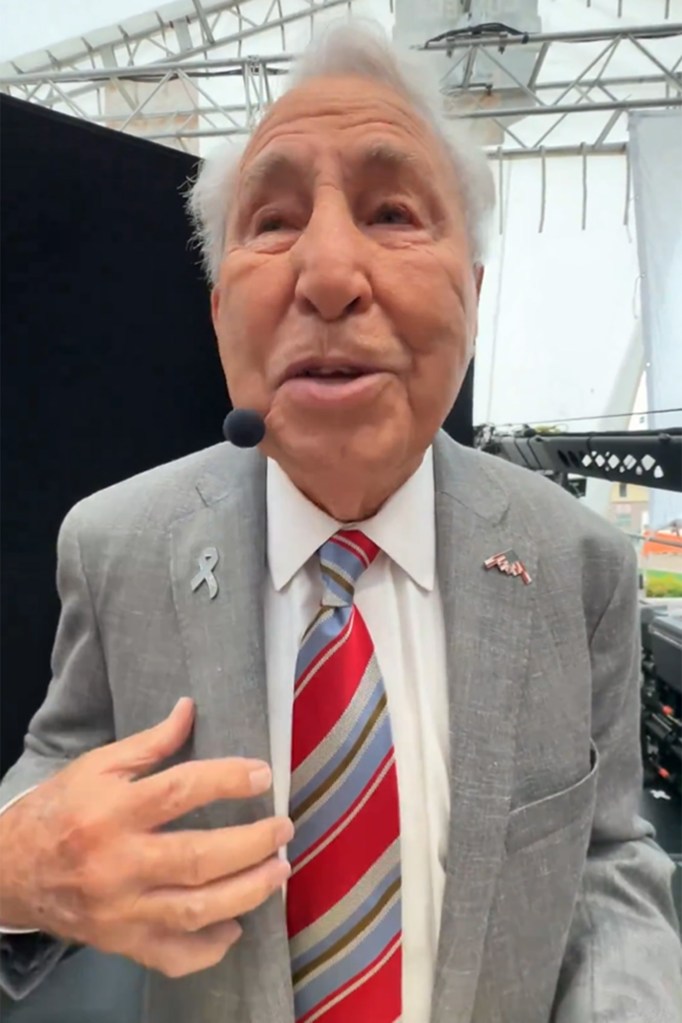 Lee Corso showed the pin he was wearing on Oct. 19 in support of breast cancer research.