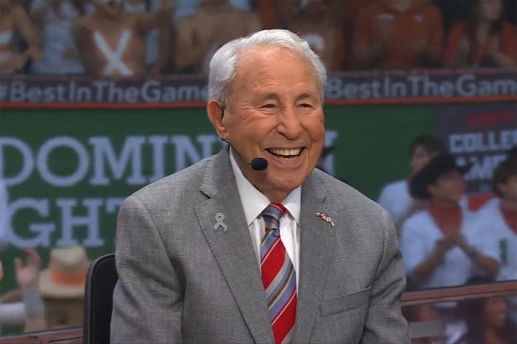 Lee Corso returned to "College GameDay" on Oct. 19 after missing the last two weeks.