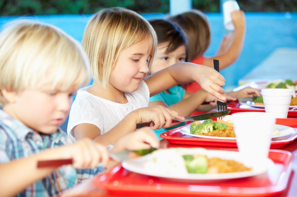 Elementary students eating lunch at school.