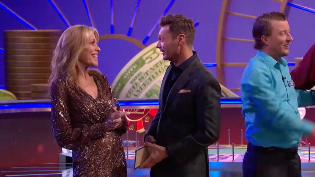 Ryan Seacrest had a little help from Vanna White who signaled that contestant Cody Hunger guessed his final puzzle correctly with a smile and a small clap.