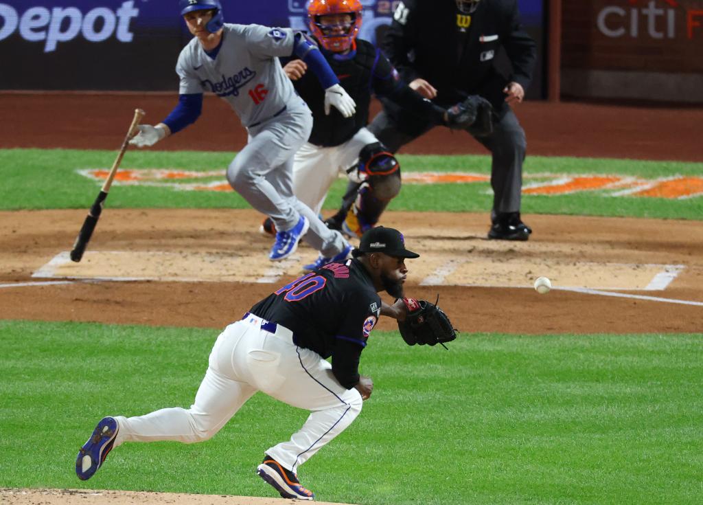 Mets pitcher Luis Severino (40) gets an eye on Los Angeles Dodgers catcher Will Smith's RBI single during Game 3 of the NLCS on Oct. 16, 2024.