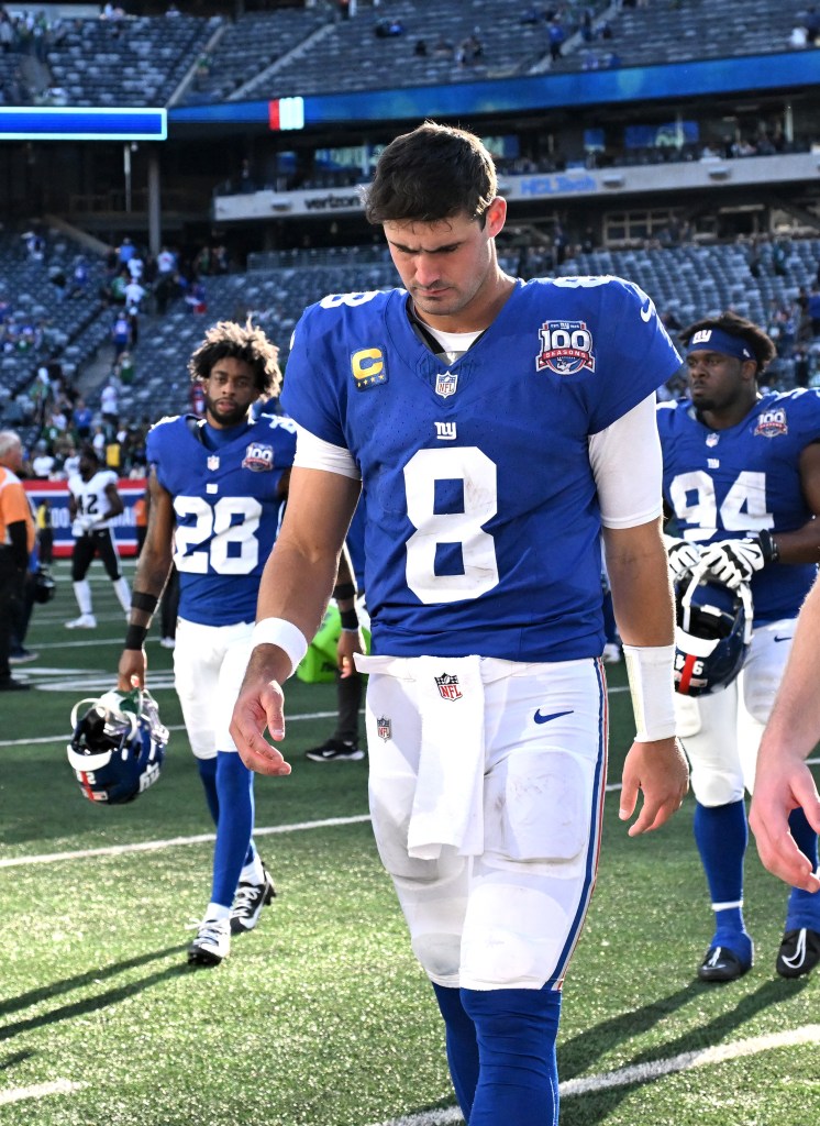 Daniel Jones walks off the field after the Giants' loss to the Eagles on Oct. 21, 2024. 