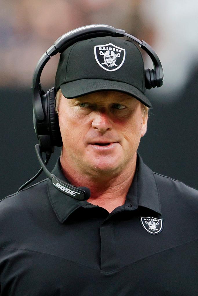 Jon Gruden coaching the Raiders in 2021.