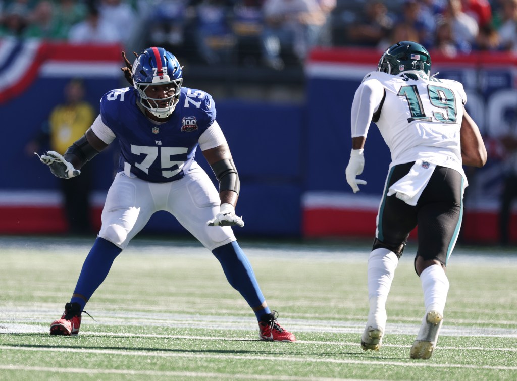 Josh Ezeudu blocks during the Giants' loss to the Eagles on Oct. 20, 2024.  