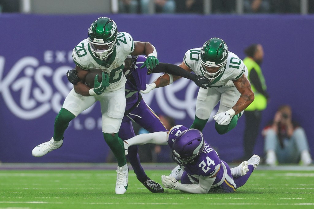 New York Jets player Breece Hall (20) running with the football during a game against the Minnesota Vikings at the Tottenham Hotspur stadium