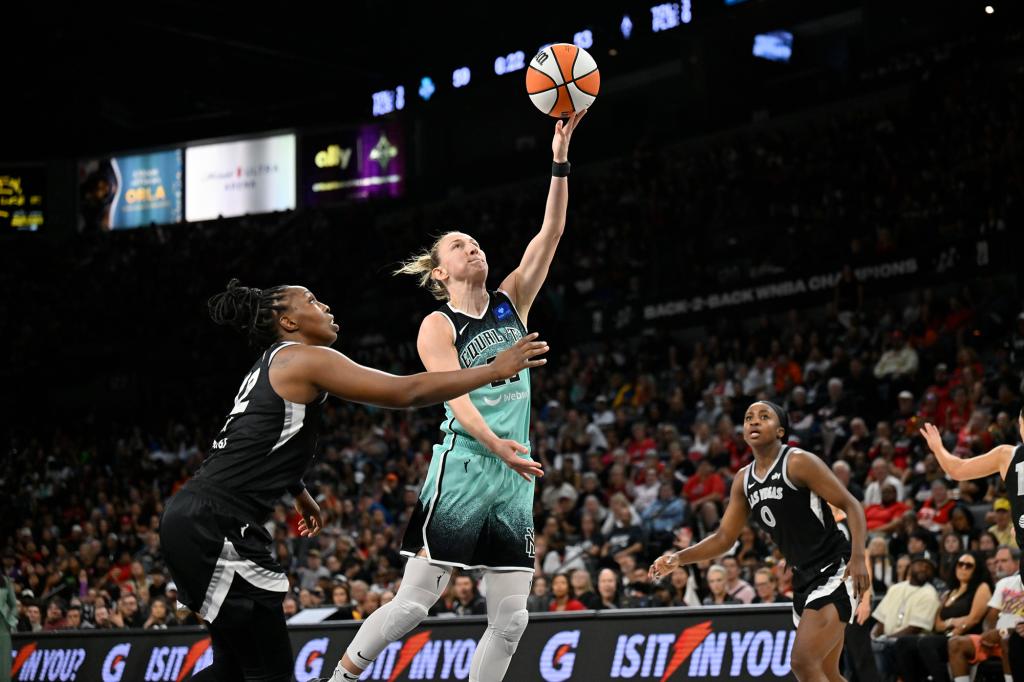 Courtney Vandersloot attempts a shot during the Liberty's Game 4 win on Oct. 6.