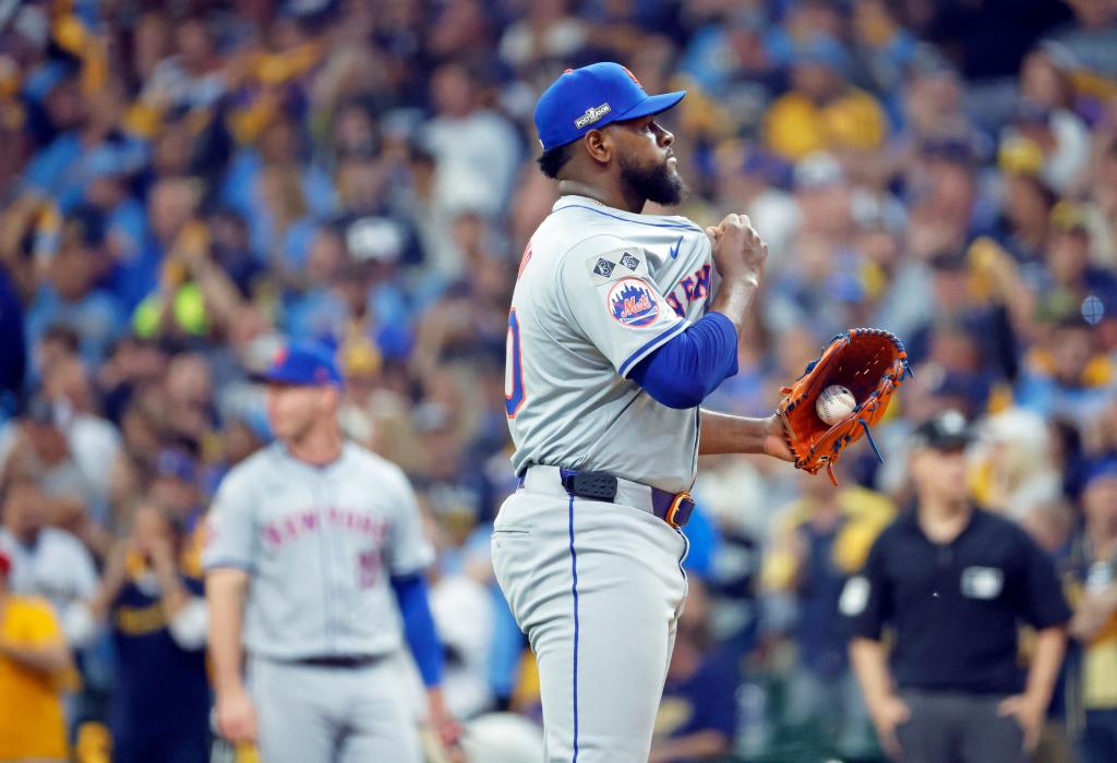 Luis Severino #40 of the New York Mets reacting on the mound during the first inning against Milwaukee Brewers at American Family Field