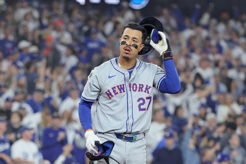 Mark Vientos of the New York Mets reacts after he strikes out swinging during the eighth inning on Sunday.
